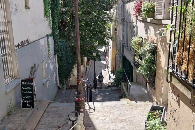 Essential Montmartre Private Walking Tour - The Artistic and Cultural Epicenter