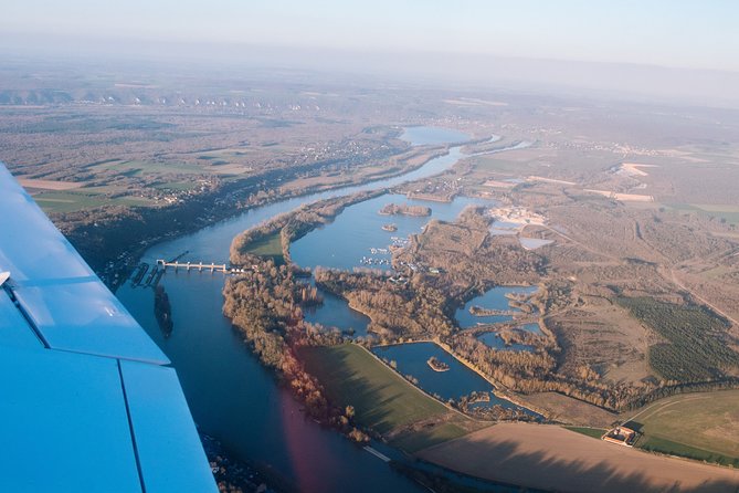 Fly around Paris with a local pilot - FAQs