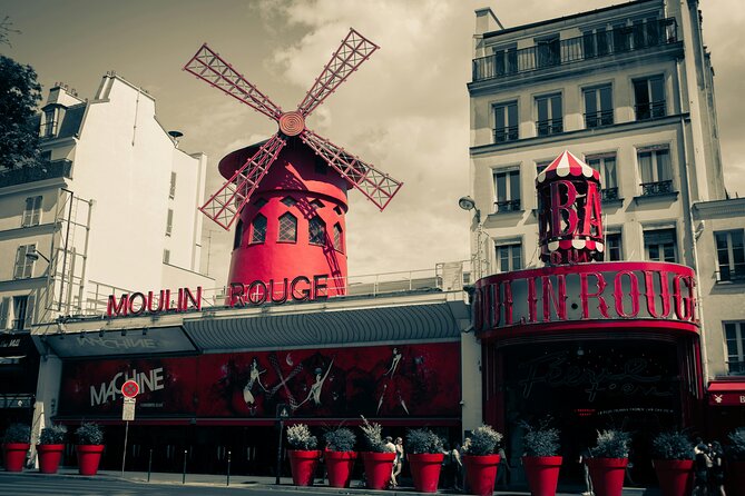 Food Tour of Montmartre Best Pastries Chocolates and Desserts - The View and Atmosphere