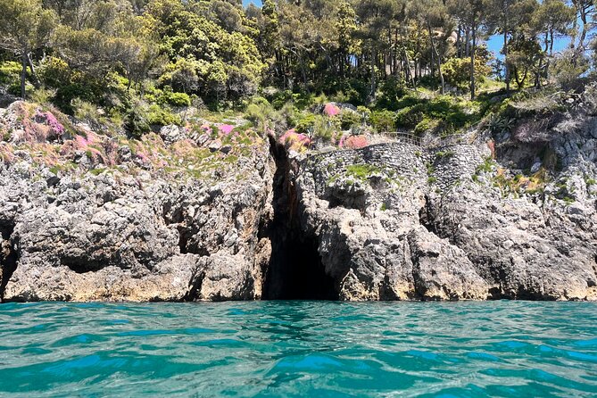 Guided Boat Tour of the Gulf of Poets - The Experience on Board