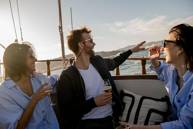 Live Music & Sunset Wooden Boat in Barcelona - What Makes This Tour Stand Out?