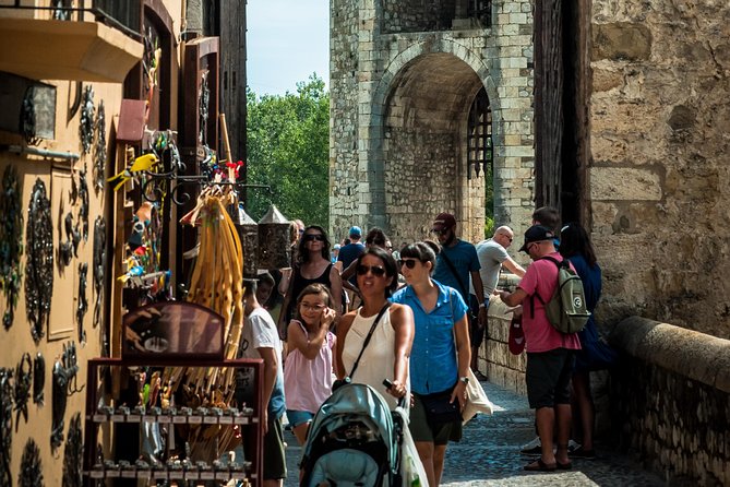 Medieval Three Villages Small Group Day Trip from Barcelona - Castellfollit de la Roca: Tiny Town on a Basalt Cliff