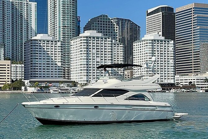 Miami Private Yacht cruise, enjoy the Biscayne bay luxury tours - The Experience: Pros and Cons