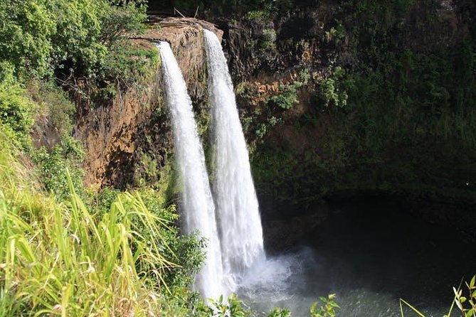 One-Day Tour Hawaii Movie Tour: Island Hopping from Oahu to Kauai - Frequently Asked Questions