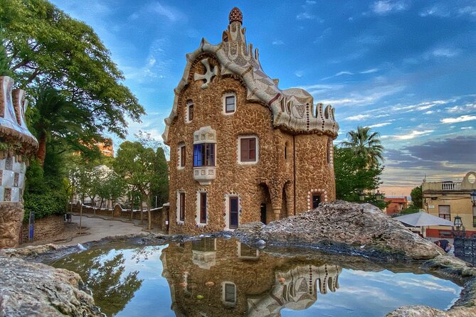 Park Guell Guided Tour in Barcelona with Entry - Group Size and Experience