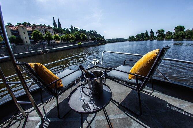 Prague YachtBoat CLASSIC cruise with Unlimited Beer or Prosecco - What We Love About the Experience