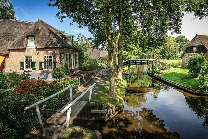 Private transfer from Giethoorn to Amsterdam - An In-Depth Look at the Experience