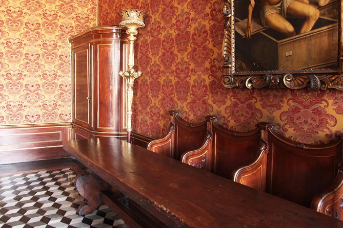 Venice: Doges Palace Prisons & Secret Itineraries Guided Tour - Group Size, Accessibility, and Practical Considerations