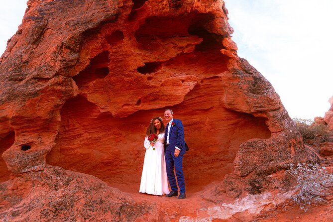 Wedding with Photographer in the Valley of Fire - Why It’s a Great Choice