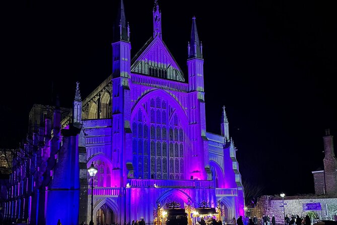 Christmas Mulled Wine Walk of Winchester - Who Should Book This Tour?