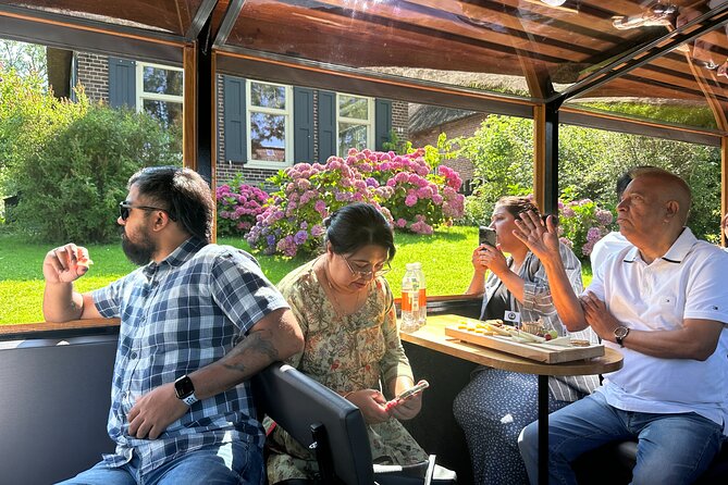Giethoorn Roundtrip Transport with Optional Guided Canal Cruise - Who Will Love This Tour?