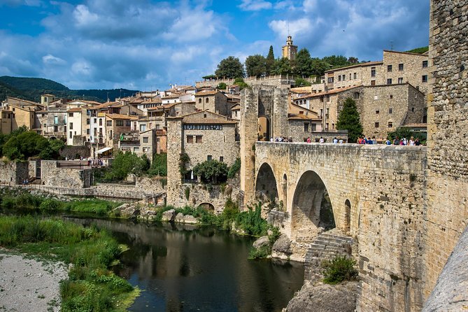Medieval Three Villages Small Group Day Trip from Barcelona - Scenic Drive to Tavertet and Its Spectacular Cliffs