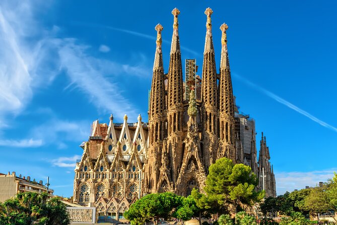 Private Barcelona Bike Highlights & Sagrada Familia - Who Should Consider This Tour?