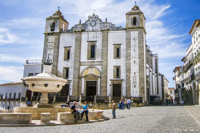 Private excursion for 1 to 8 people: the city of Évora and its monuments - The Sum Up