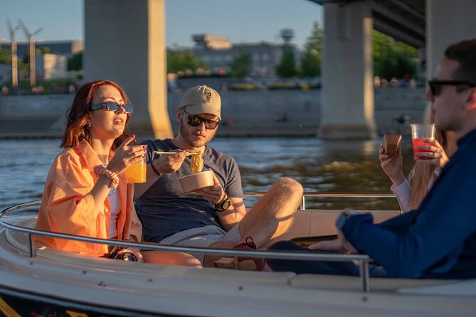 Rental of Motorboat for 5 on Vistula in Warsaw no Licenses Needed - FAQ: Your Questions Answered