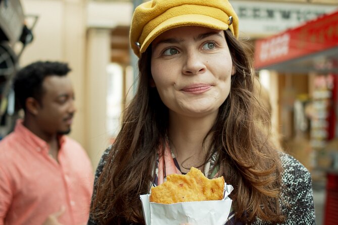 Savannahs Palate A Culinary Journey Through History - Reynolds Square: Cozy Cafes and Street Food