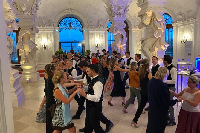 Viennese Ball & Waltz Secrets Workshop - Group Size & Atmosphere