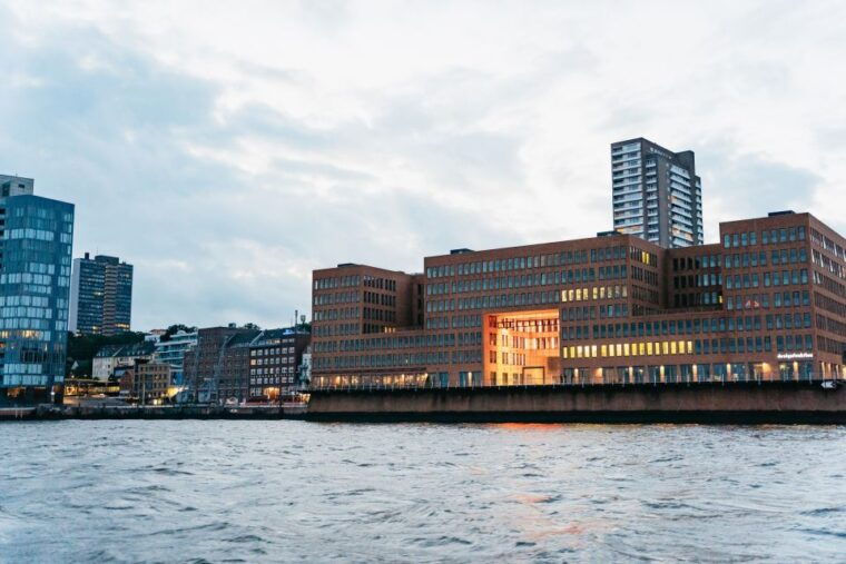 Hamburg: 90-Minute Evening Lights Harbor Cruise - The Sum Up: Who Should Consider This Tour?