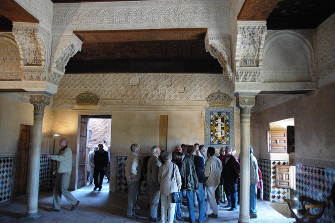 Skip the line: Alhambra Palace and Generalife Gardens Private Guided Tour - FAQ