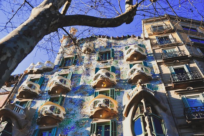 Bar Crawl in Barcelona with Spanish Wines, Vermut, Cold Beer and Tapas - Who Will Love This Experience?