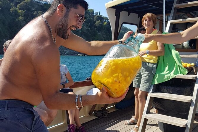 Boat tour of the island of Ischia with lunch and bath - FAQs