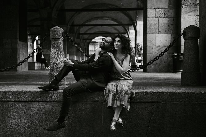 Couples and Family 1 Hour Private Photoshoot in Milano - Who Will Love This Experience?