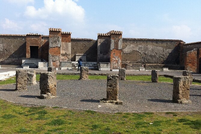 Day trip from Rome to Pompei Mt Vesuvius & Local Guide included - FAQ