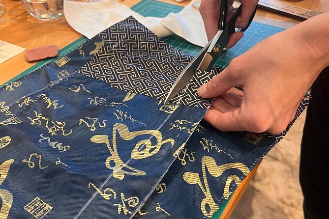 Design your own Upcycled Fanny Pack - FAQ