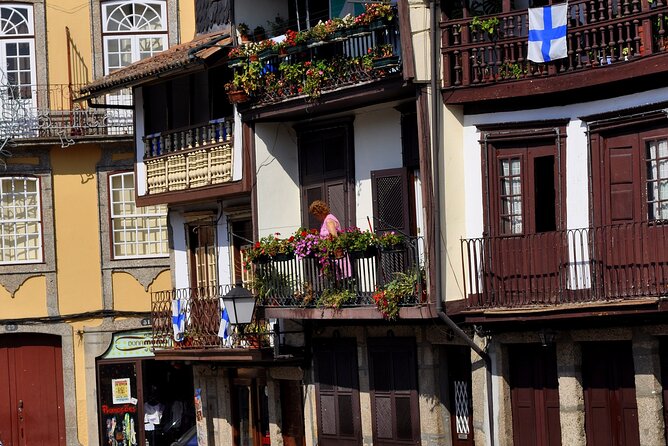 Full-Day Braga & Guimarães Guided Semi-Private Tour with Lunch from Porto - Stop 4: Guimarães Castle and Historic Center