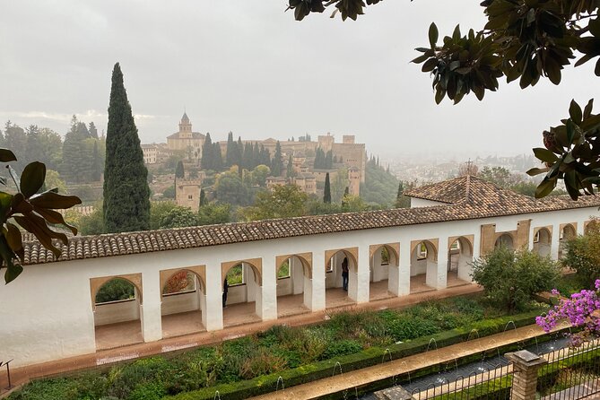 Group visit to the Alhambra and Generalife (tickets included) - FAQs