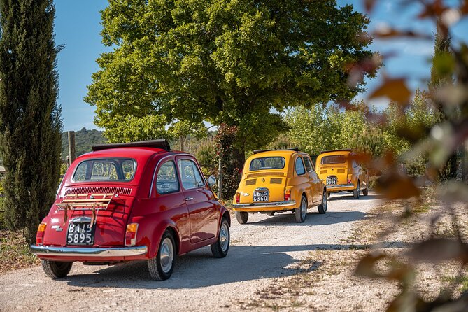 In Valle d'Itria on a vintage Fiat 500. Photo Quest Tour - Giardini Pistola