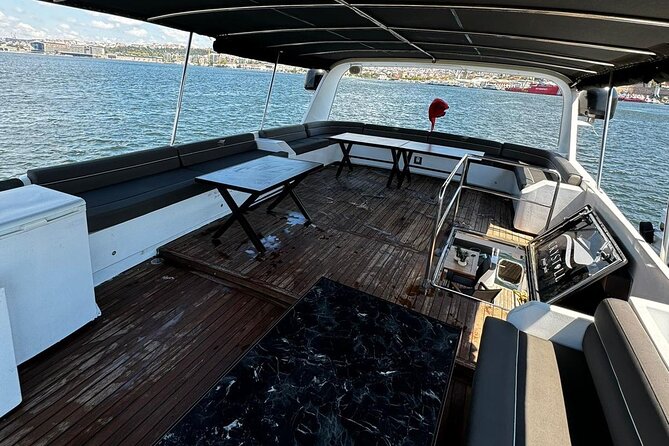Istanbul Private Luxury Yacht on Bosphorus 25 Meter 82 Feet - FAQs