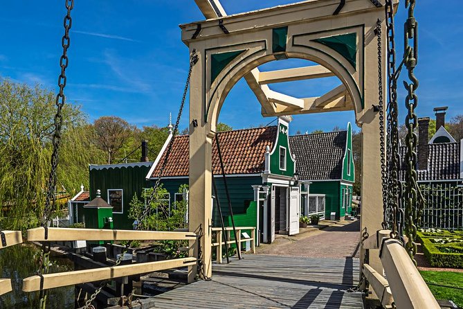 Private Tour Zaanse Schans Windmills and Volendam in Jaguar - FAQ