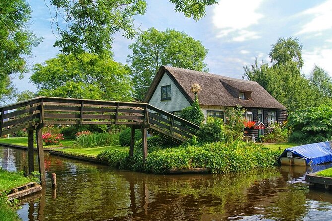 Private transfer from Giethoorn to Amsterdam - The Sum Up