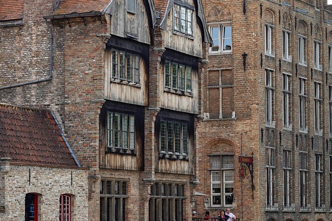 2-Hour Historical Walking Tour in Bruges with Praline Included - Is This Tour Right for You?  