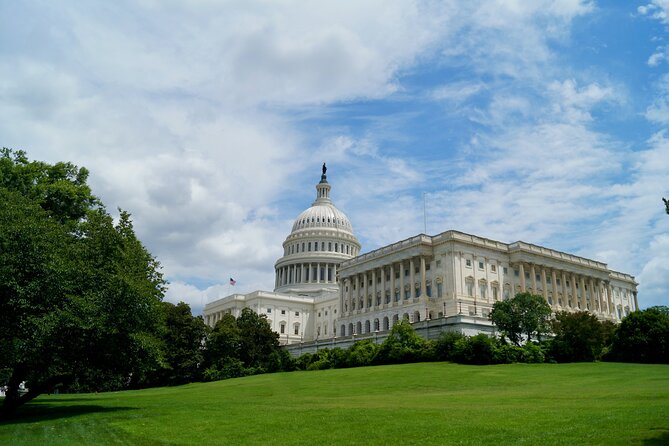 Day or Night Private DC Monuments Tour | Luxury Stretch Limo - FAQ