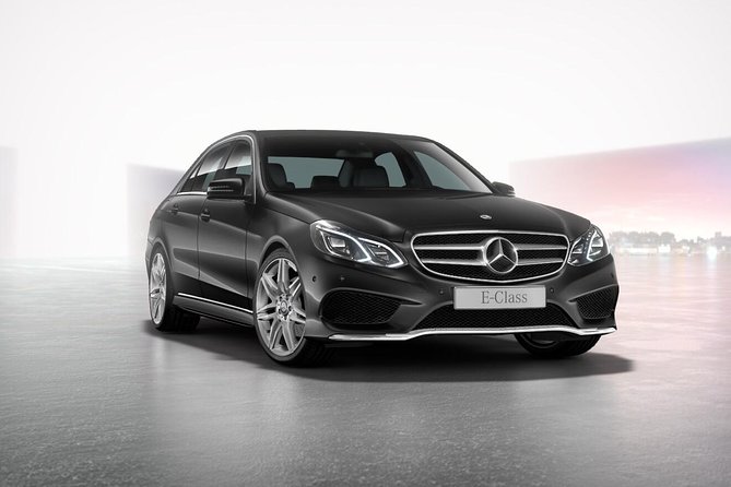 Airport Limousine Transfer: Stockholm City to Arlanda Airport 1-7 Passengers - Introduction