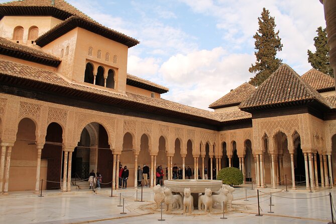 Alhambra Guided Tour, Nasrid Palaces and Generalife - Discovering the Alhambra Guided Tour, Nasrid Palaces, and Generalife