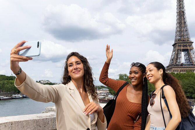 Around the Eiffel Tower Walking Tour with Selfie & Photoshoot - Good To Know