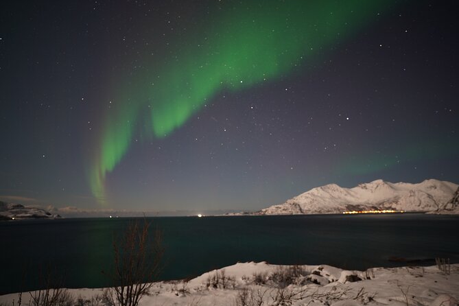AURORA Northern Lights 8 HOURS Relaxed Moments (8 people)+photos - Discover the Aurora Borealis with a Relaxed 8-Hour Small-Group Tour in Tromsø