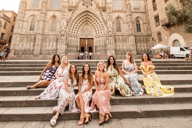Barcelona Private Photoshoot at Cathedral & Kiss Wall - Good To Know  