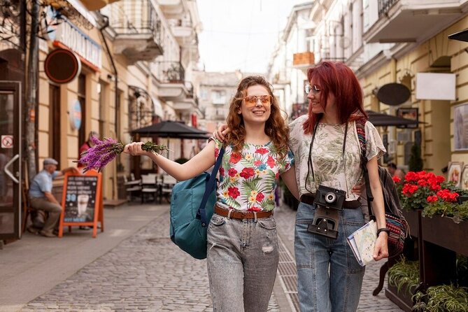 Bilbao Must See Attractions Walking Tour With A Guide - A Walk Through Bilbao’s Heart: What to Expect During the Tour