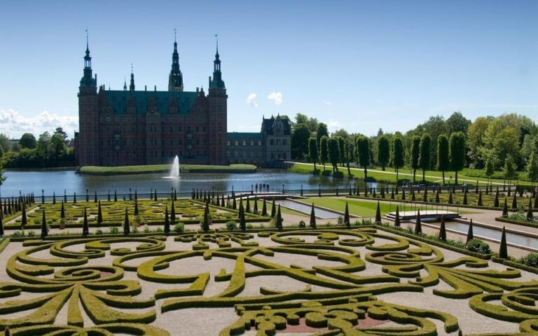 Copenhagen: Frederiksborg Tour in Spanish