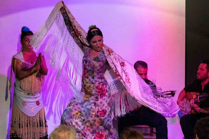 Flamenco show at the foot of the Giralda in Seville - The Sum Up