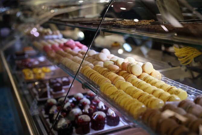 Food Tour of Montmartre Best Pastries Chocolates and Desserts - The Experience: What to Expect on the Food Tour of Montmartre