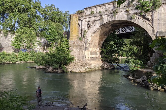 Free Urban Trekking with an Archaeologist - Exploring Rome in a New Way: Free Urban Trekking with an Archaeologist