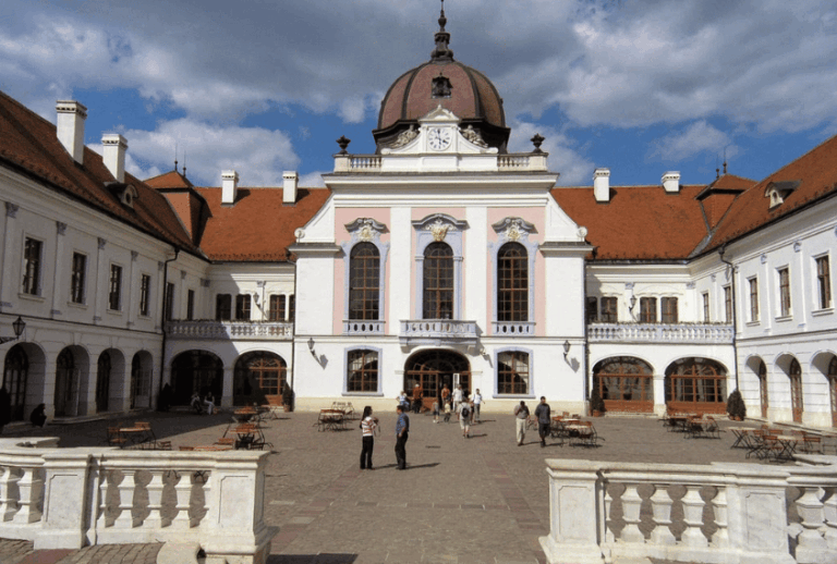 From Budapest: Gödöll Palace of Queen Elizabeth Tour