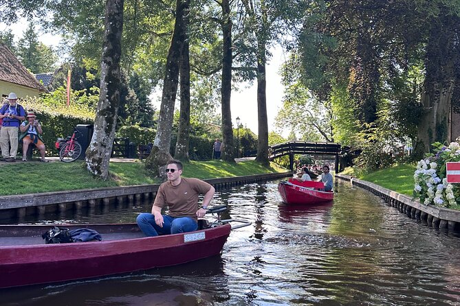 Giethoorn Roundtrip Transport with Optional Guided Canal Cruise - Good To Know