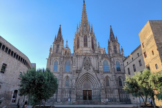 Gothic Quarter and Gaudí Small-Group Tour - Good To Know