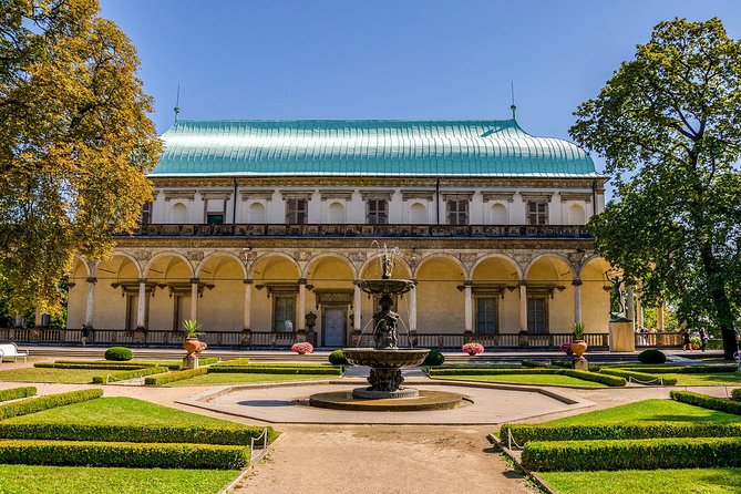 Green walk in Prague's historic garden and parks with a Local - Good To Know